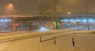 Bursa yoğun kar yağışına teslim oldu