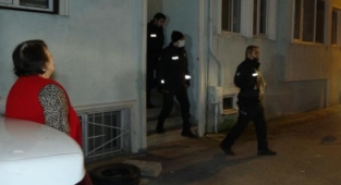 Evde uyuyan genç ekipleri harekete geçirdi