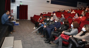 Kadınların hak mücadelesini anlatan filme yoğun ilgi