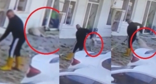 Kaldırımı temizlerken köpeğin saldırısına uğradı