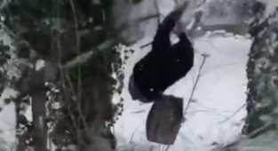 Kayarken 4 metre havalanarak ağaca böyle çarptı