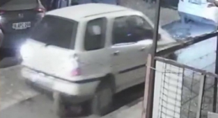 Köpeği ezdi, arkasına bile bakmadan gitti