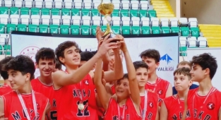 Macide Gazioğlu Kükürtlü Ortaokulu basketbolda il şampiyonu oldu
