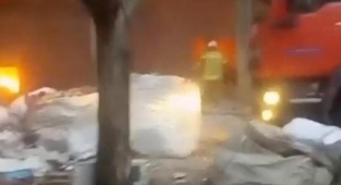 Metruk binada çıkan yangın büyümeden söndürüldü