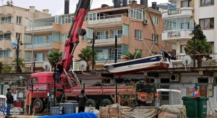 Mudanya'da limandaki tekneler battı