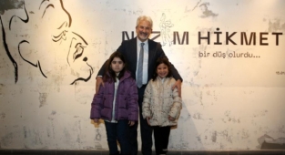 Nâzım Hikmet 120. yaş gününde anıldı