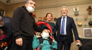 Nilüfer'de engellilere tekerlekli sandalye