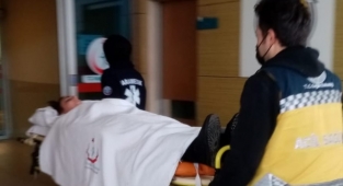 Önce kardeşini sonra eşini bıçakla yaraladı