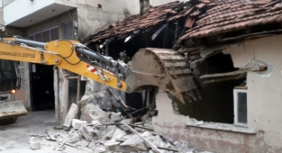 Osmangazi’de metruk bina temizliği