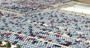 Otomotiv devi Renault üretime ara mı veriyor?