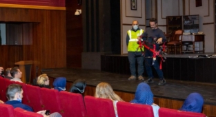 Sahne tasarımcılarına ‘yüksekte çalışma’ eğitimi