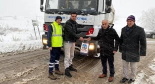 Soğukta çalışan personele gıda takviyesi yapıldı