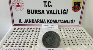 Tarihi eser satmaya çalışırken yakayı ele verdi