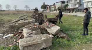 Tarihi lahit parçalanmış halde bulundu