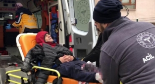 Yaşlı adam pompalıyla dizinden vuruldu