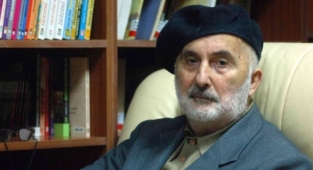 Yazar Hekimoğlu İsmail hayatını kaybetti