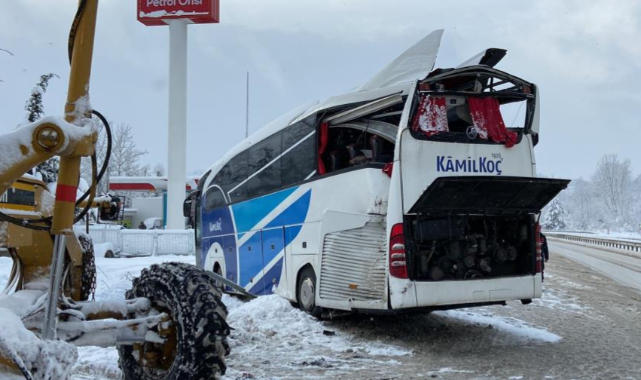 Yolcu otobüsü ile tır çarpıştı 2 yaralı