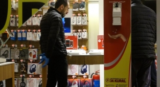 14 saniyede 100 bin TL’lik cep telefonu hırsızlığı