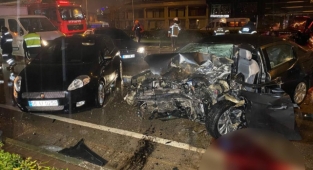 4 araç zincirleme kaza yaptı: 1 ölü 1 yaralı