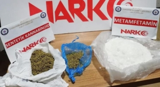 Ailecek uyuşturucuyla yakalandılar