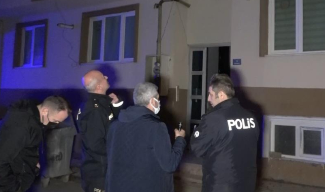 Annesini öldürdü üvey kardeşini ağır yaraladı