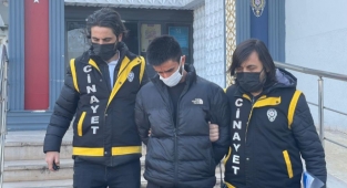 Annesini öldüren, kardeşini ağır yaralayan zanlı adliyede