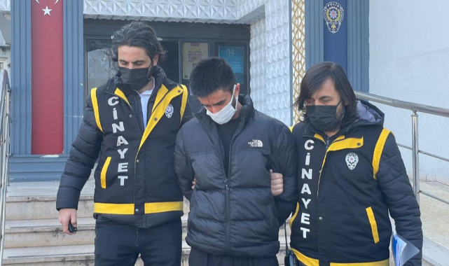 Annesini öldüren, kardeşini ağır yaralayan zanlı adliyede