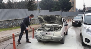 Araç yangını tüplü müdahale ile söndürüldü