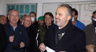 Başkan Aktaş, Bursaspor’un soyunma odasına indi