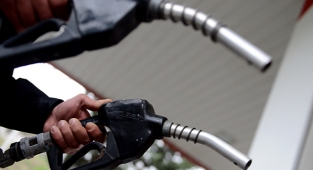 Benzin ve motorine indirim,LPG'ye zam