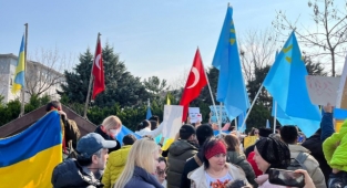 Bursa'da yaşayan Ukraynalılar Rusya'yı protesto etti