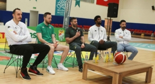 Bursasporlu basketbolcular çocuklarla buluştu