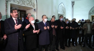 Camilerde kandil coşkusu