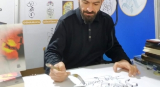 Çatalla yazı yazdı, dünyada milyonlarca kez izlendi