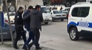 Eski eşi tarafından öldürülen okul müdiresi olay yerinde anıldı