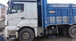 Hırsızlar kamyon akülerine dadandı