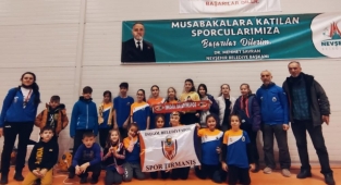 Küçük dağcılar kürsüleri fethetti