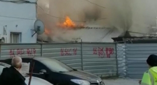 Müstakil ev alev alev yandı