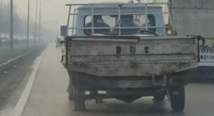 Patlak lastikle seyreden sürücü cezasız kalmadı