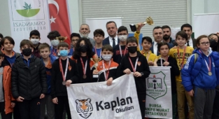 Satranç turnuvasında büyük coşku