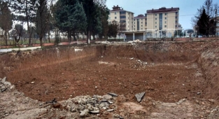 Yenişehir’e yapılacak yeni okulun inşaatı başladı