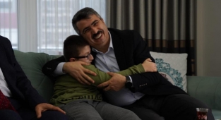 Yıldırım Belediye Başkanı Yılmaz, ev ziyaretleriyle gönül alıyor