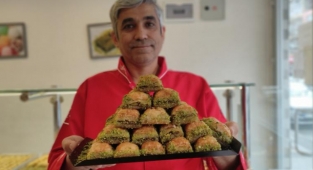 4 bin tepsi baklava yaptı Ramazanı bekliyor