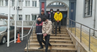 4 dakikada dolandırdılar, 24 saatte yakalandılar