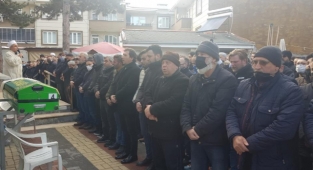 Arkadaşına yardım ederken ölen genç gözyaşları arasında defnedildi