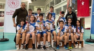 Badminton Akademi meyvelerini veriyor
