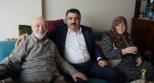 Başkan Yılmaz'dan yaşlılara vefa ziyareti