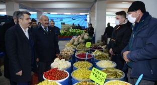 Başkan Yılmaz Sıracevizler pazar esnafı ile buluştu