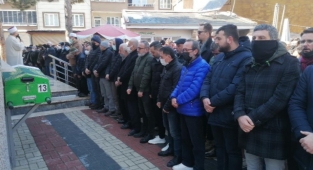 Bıçaklanarak öldürülen genç adam son yolculuğuna uğurlandı