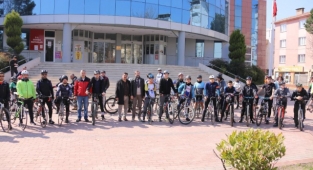 Bisikletçiler sağlıklı yaşam için Gürsu’da pedal bastı